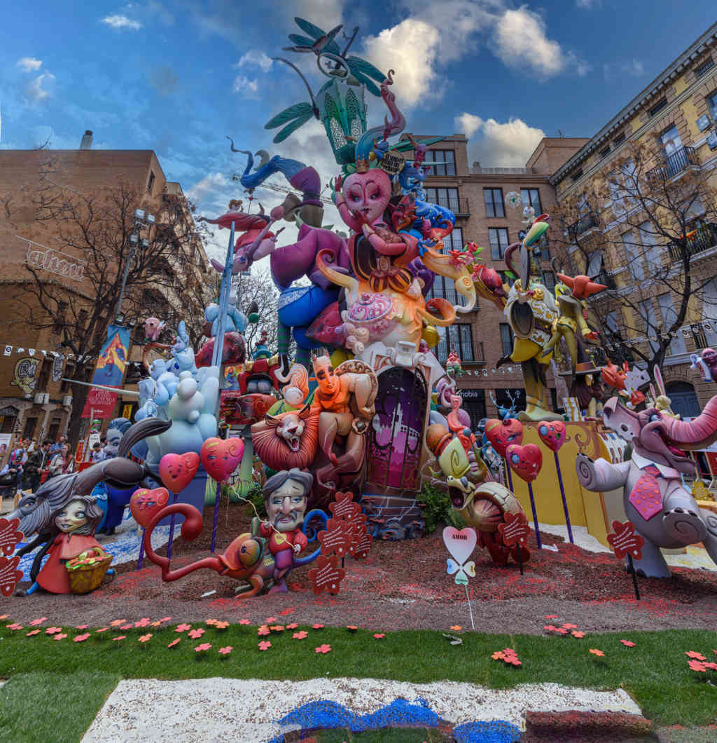 Valencia - fallas 2023 - 4 premio - falla Na Jordana - Clover earth 04.jpg